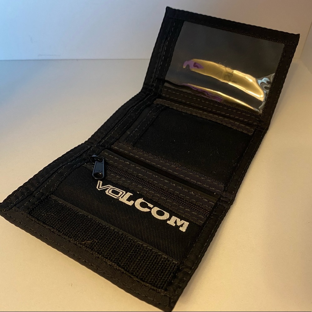 Volcom Vmonty Shorts And Wallet - image 7